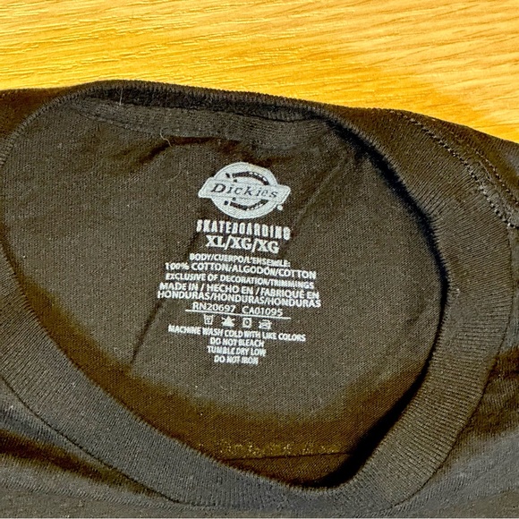 Dickies Men’s Graphic Tee - Picture 3 of 5